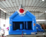 CHÂTEAU GONFLABLE Modèle Requin avec toboggan